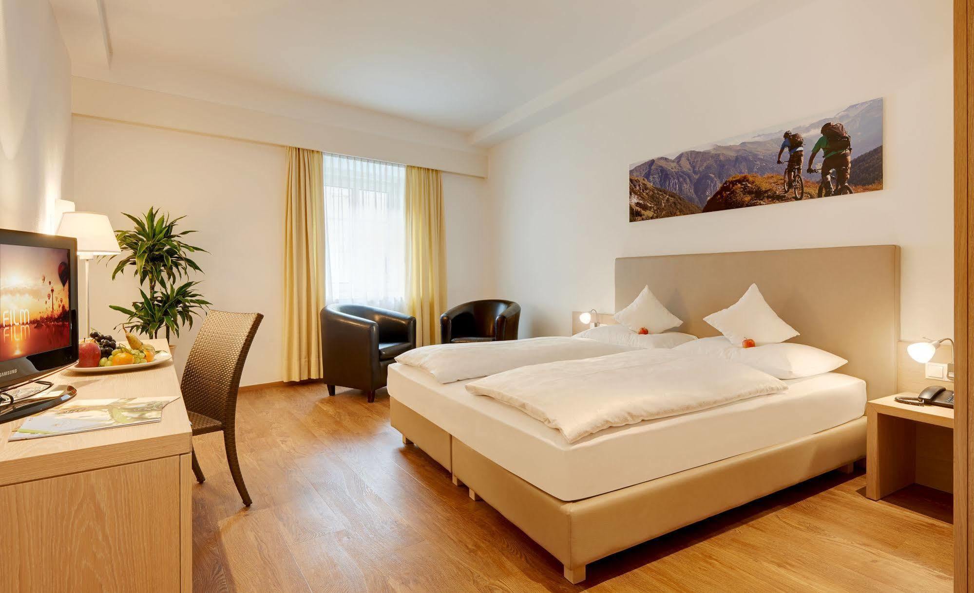 Hotel Krone - Eat, Drink, Stay Бресаноне Екстериор снимка